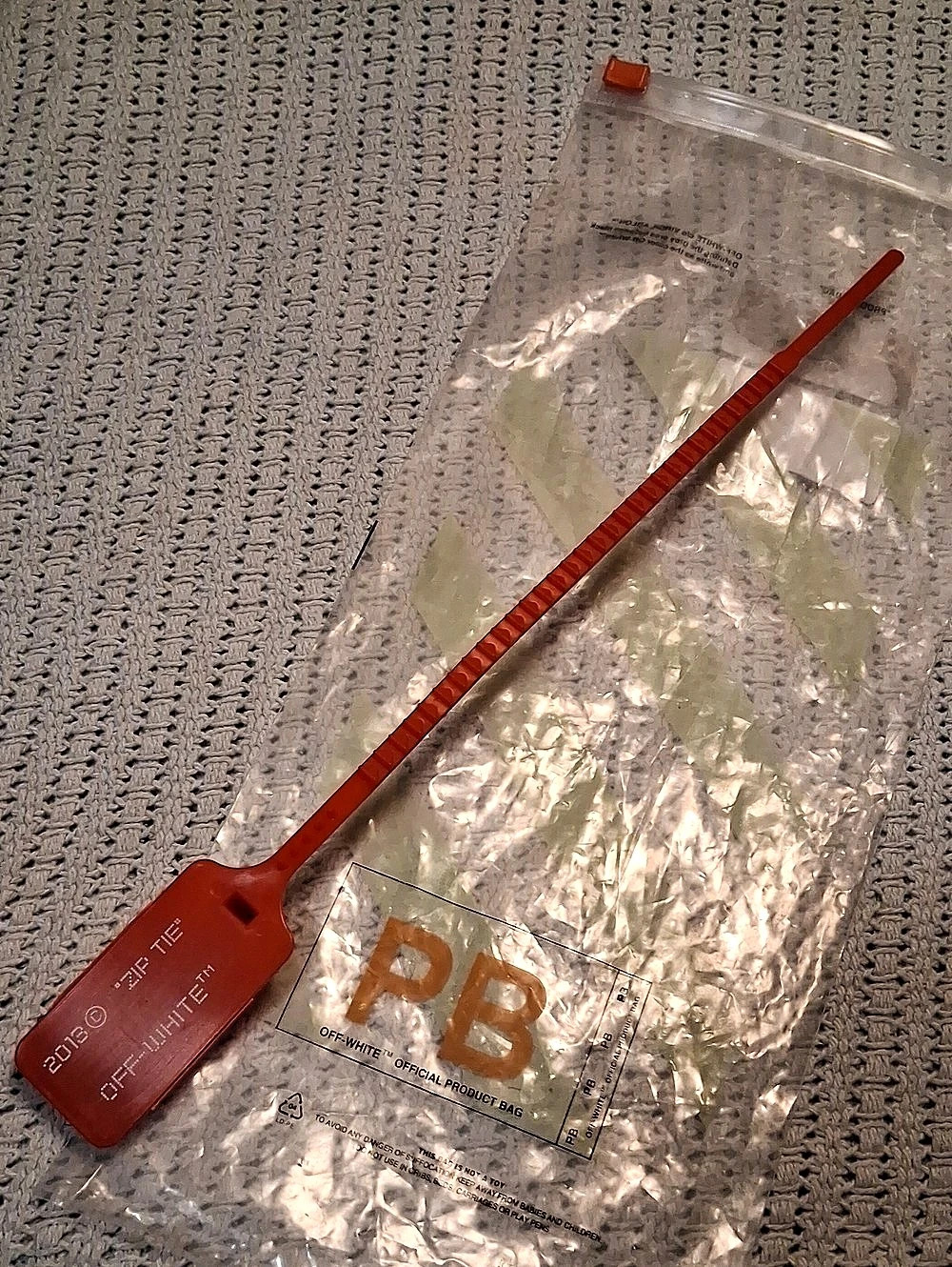 "Off-White" Brand Zip-Tie Tag - Red: (New)